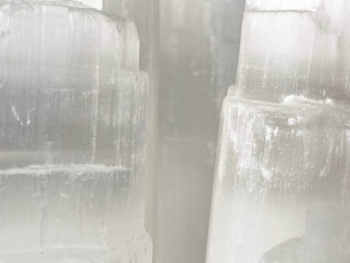 Selenite Tower – 25 cm - Image 3