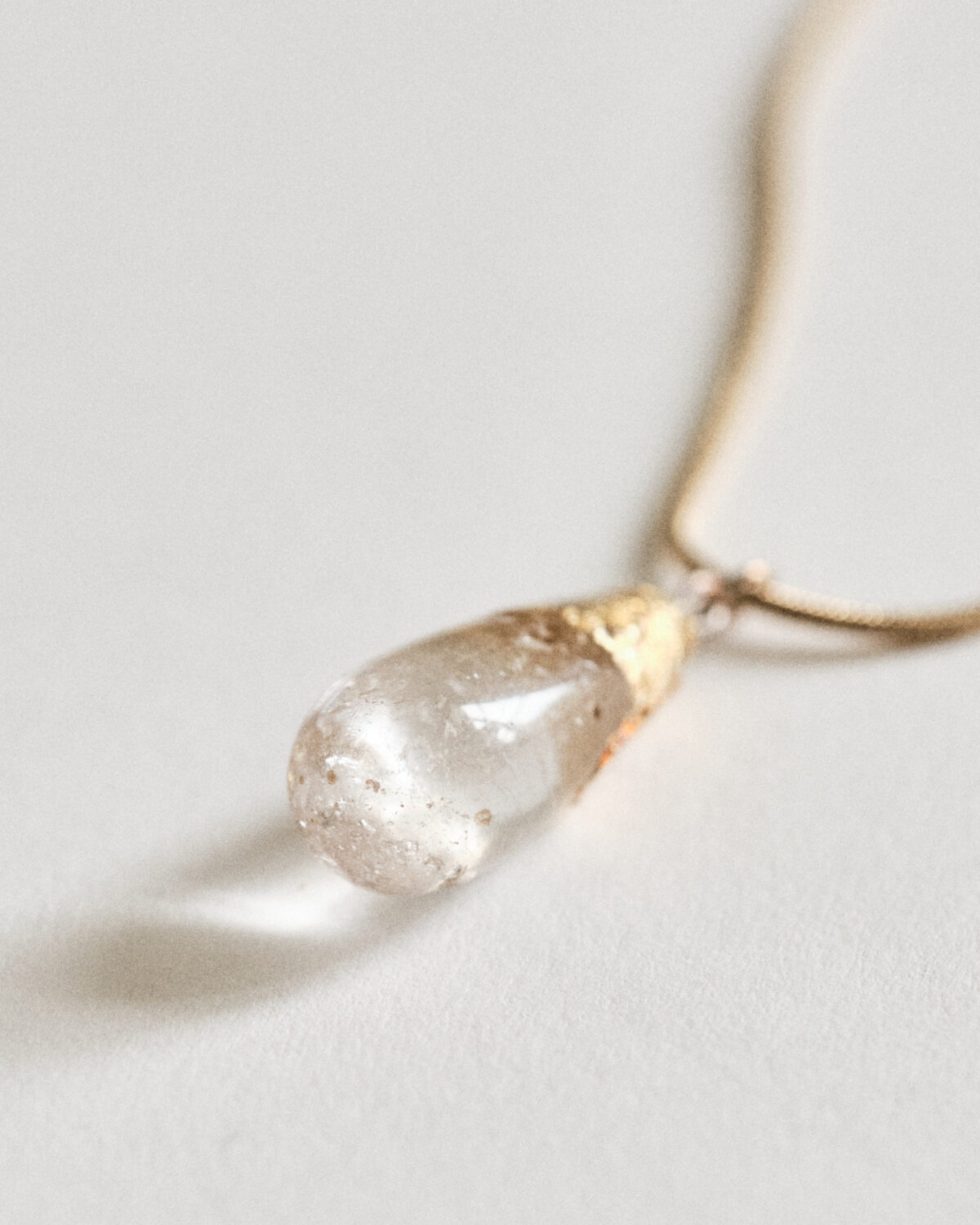 Avensen – Clear Quartz Drop Gold Necklace - Image 2