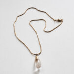 Avensen – Clear Quartz Drop Gold Necklace