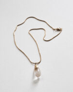 Avensen – Clear Quartz Drop Gold Necklace